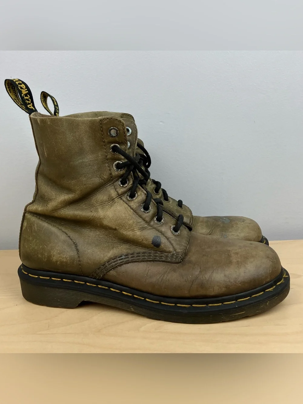 Dr. Doc Martens Women’s Size 9 1460 Olive Green Leather Combat Boots Distressed - Picture 1 of 10